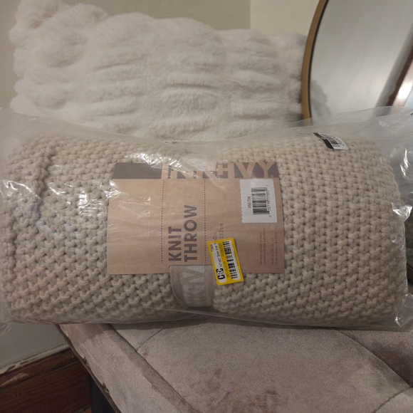 INK + IVY Beige Knit Throw Blanket 50in x 60in - Picture 8 of 9